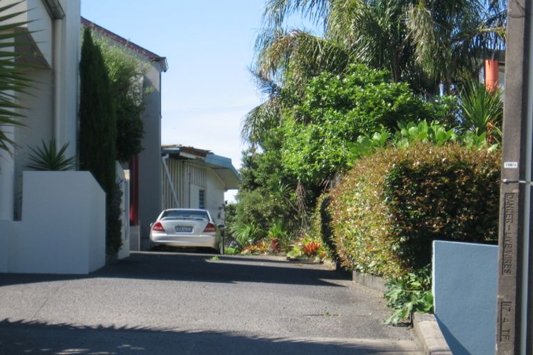 Photo of property in 2/109 Churchill Road, Murrays Bay, Auckland, 0630