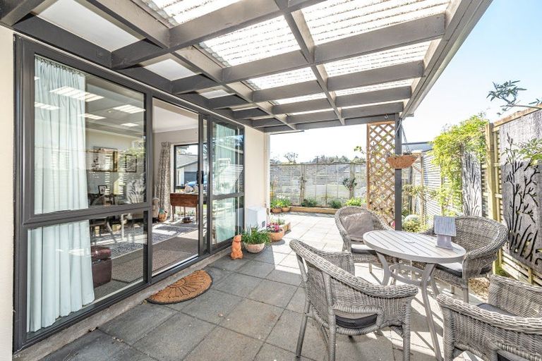 Photo of property in Caversham Park, 2/7 Caversham Road, Westmere, Whanganui, 4501