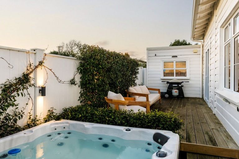 Photo of property in 17 Dinsdale Road, Dinsdale, Hamilton, 3204