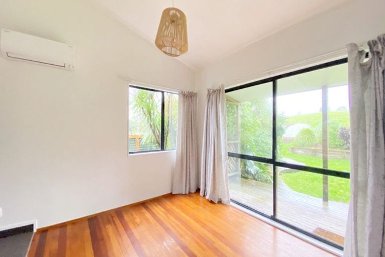 Photo of property in 16 Opanuku Road, Henderson Valley, Auckland, 0612