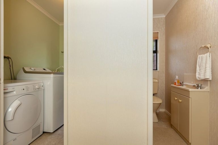 Photo of property in 8 Cranbrook Grove, Waikanae, 5036