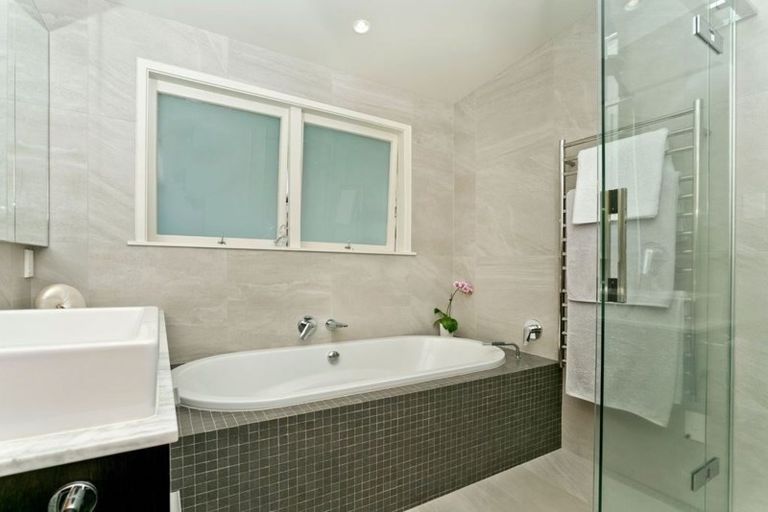 Photo of property in 8 Marywil Crescent, Hillcrest, Auckland, 0627