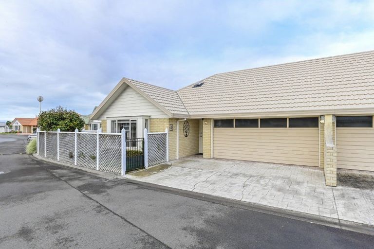 Photo of property in 2/212 Grove Road, Mayfair, Hastings, 4122