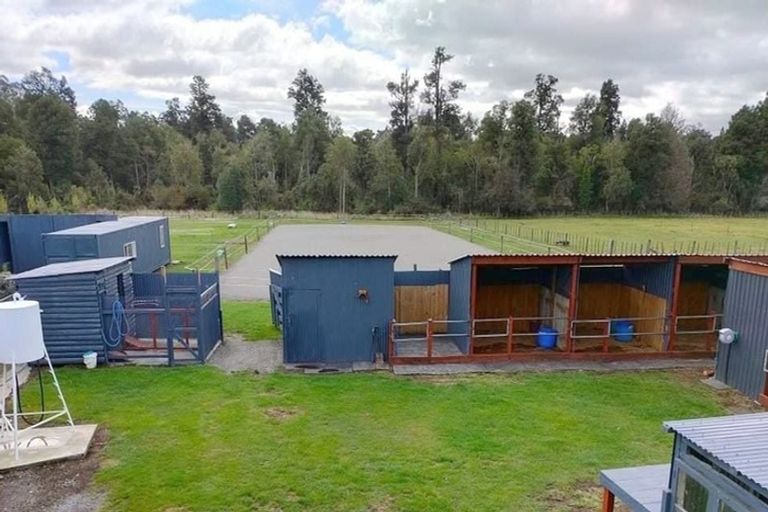 Photo of property in 12 Lagoon Road, Rangiwahia, Kimbolton, 4774