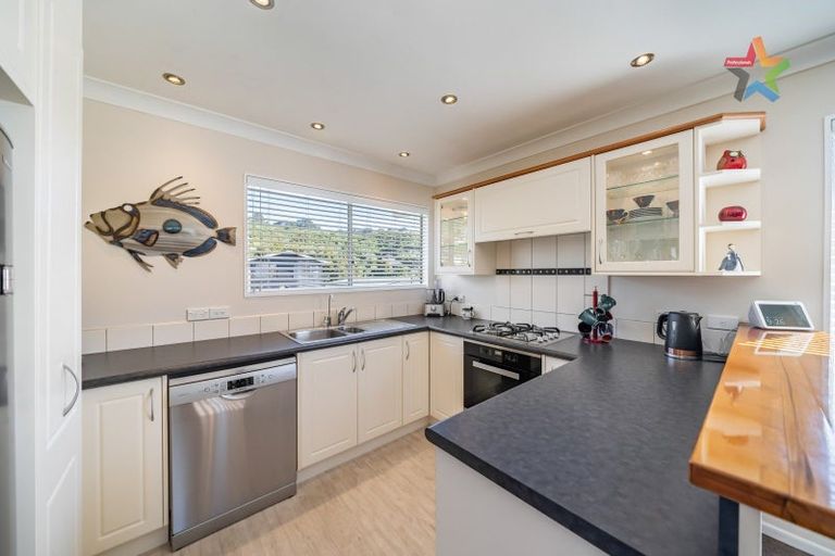 Photo of property in 18 Panorama Grove, Harbour View, Lower Hutt, 5010