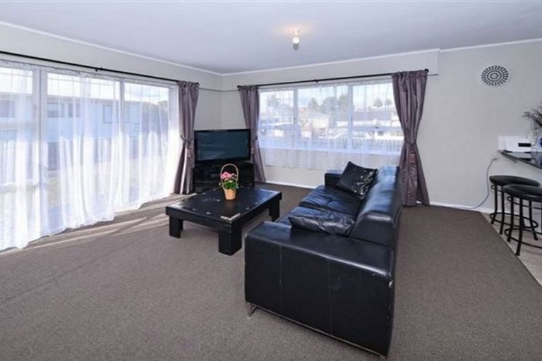 Photo of property in 1/1 Don Street, Papakura, 2110