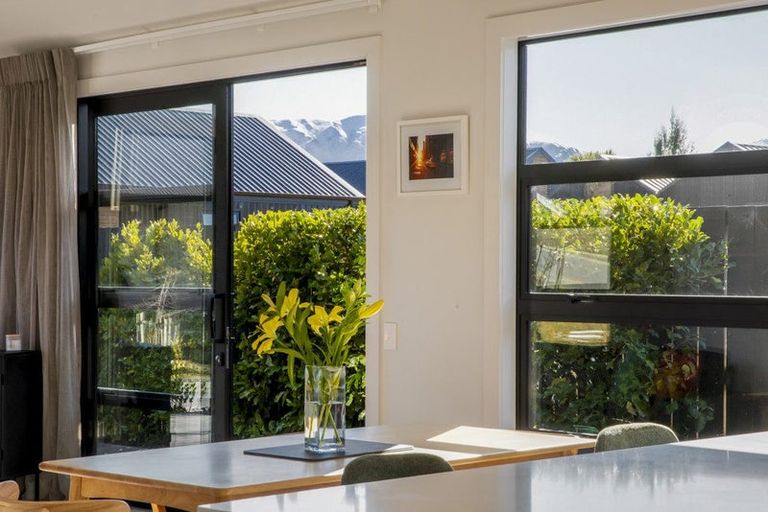 Photo of property in 33 Alps View Place, Lake Hayes, Queenstown, 9304