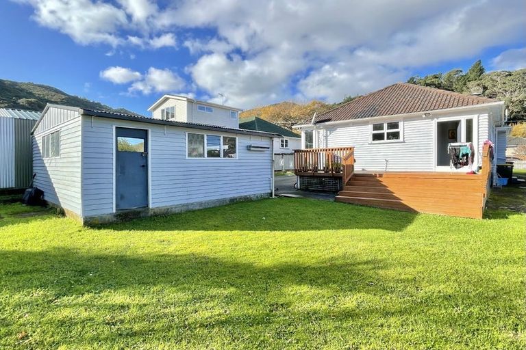 Photo of property in 27 Rimu Street, Naenae, Lower Hutt, 5011