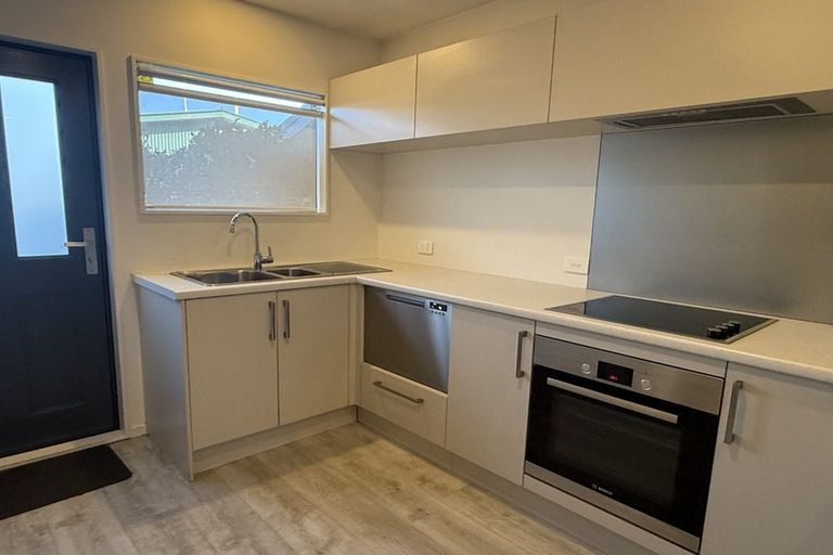 Photo of property in 2/64 Packe Street, Edgeware, Christchurch, 8013
