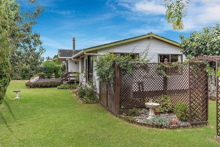 Photo of property in 17 Booker Place, Weymouth, Auckland, 2103