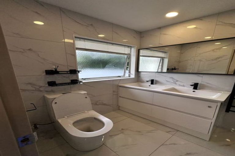 Photo of property in 41a Lynwood Road, New Lynn, Auckland, 0600