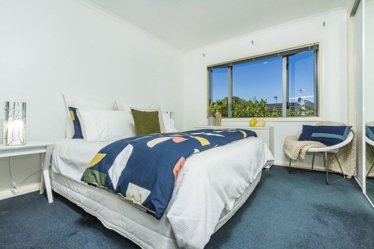 Photo of property in 13 Kittiwake Drive, Schnapper Rock, Auckland, 0632