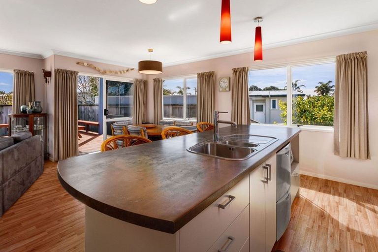 Photo of property in 15a Roretana Drive, Athenree, Katikati, 3177