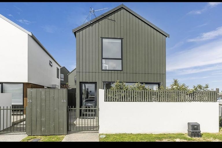 Photo of property in 4/6 Oswald Crescent, Paparangi, Wellington, 6037