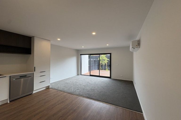 Photo of property in 2/79 Edmonton Road, Henderson, Auckland, 0612