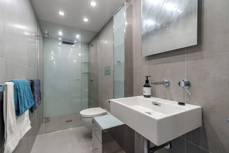 Photo of property in 56a Wairoa Road, Narrow Neck, Auckland, 0624