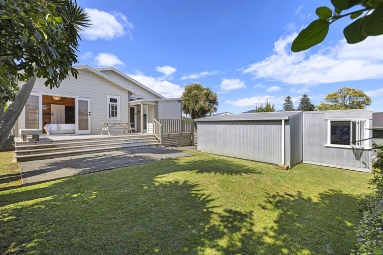 Photo of property in 22 Wallis Street, Raglan, 3225