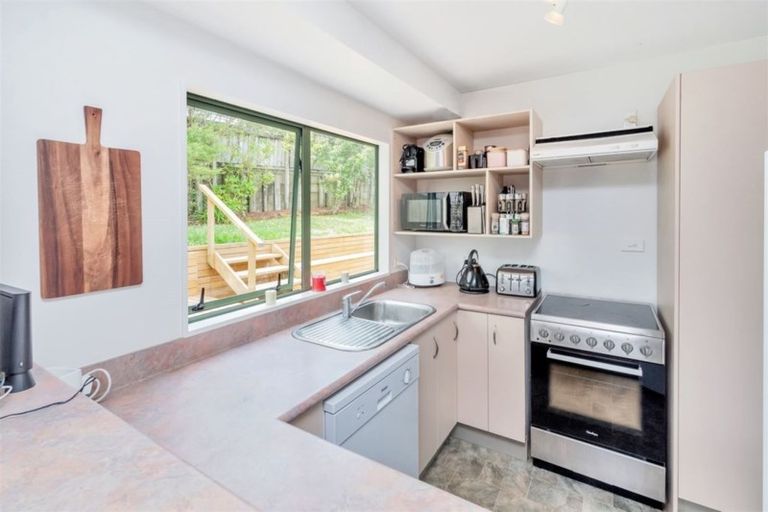 Photo of property in 121b Sunnyside Road, Sunnyvale, Auckland, 0612