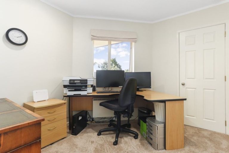 Photo of property in 86 William Bayes Place, Red Beach, 0932