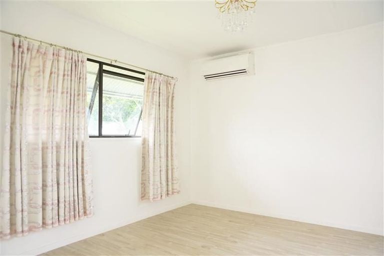 Photo of property in 78 Reynella Drive, Massey, Auckland, 0614