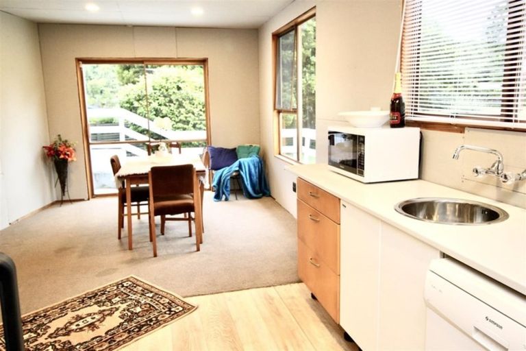Photo of property in 6 Oxford Road, Lake Rotoma, Rotorua, 3074