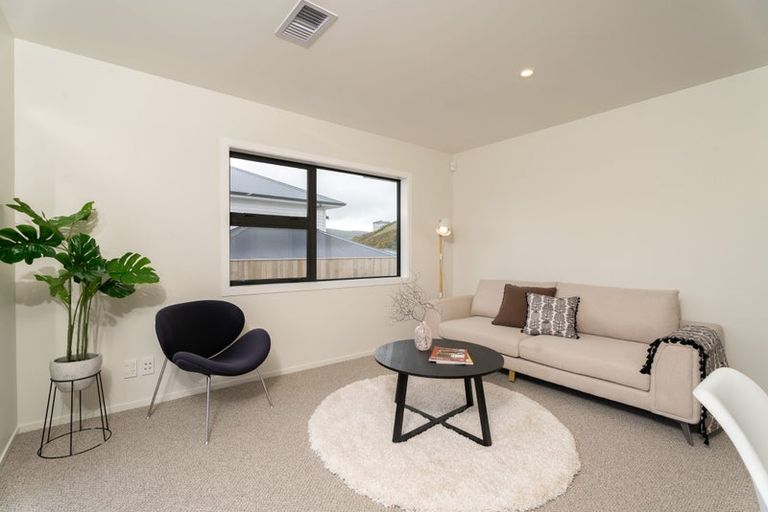 Photo of property in 50 Farnworth Terrace, Glenside, Wellington, 6037