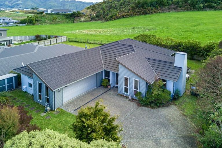 Photo of property in 64 Aotea Drive, Aotea, Porirua, 5024
