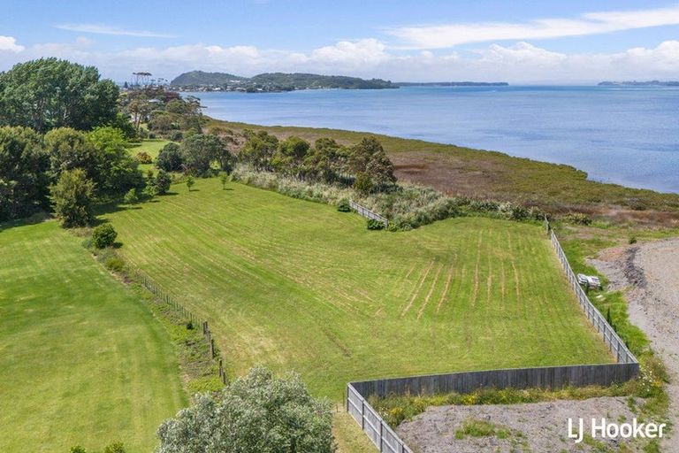 Photo of property in 61 Athenree Road, Athenree, 3177