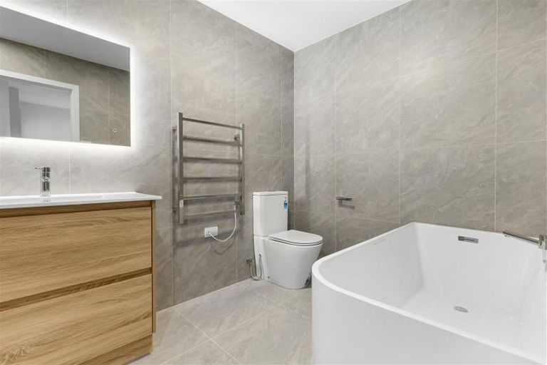 Photo of property in 11/25 Swanson Road, Henderson, Auckland, 0610