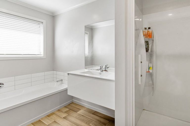 Photo of property in 16 Eric Batchelor Place, Waimate, 7924