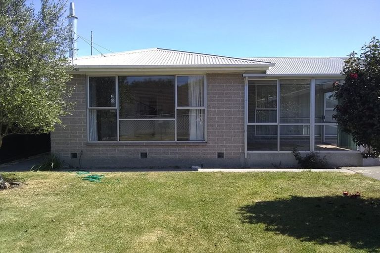 Photo of property in 16 Camelot Street, Ilam, Christchurch, 8041