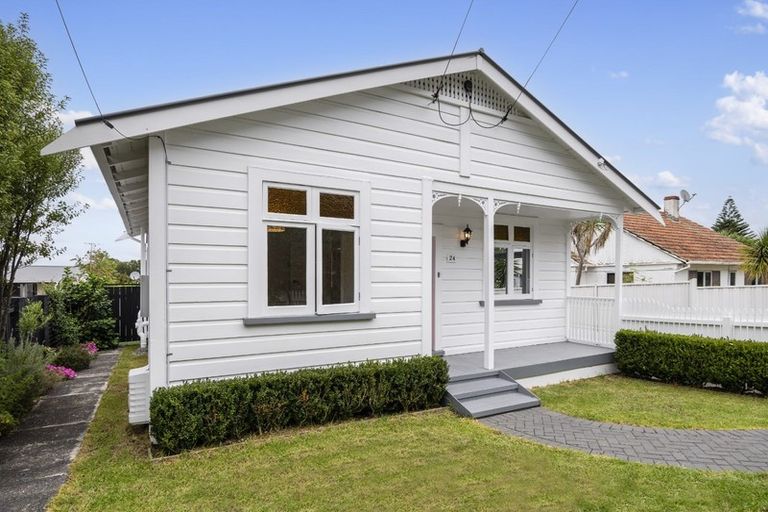 Photo of property in 24 Alberta Street, Point Chevalier, Auckland, 1022