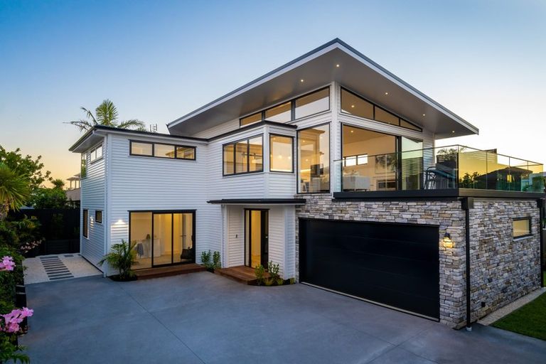 Photo of property in 27a Beechwood Road, Rothesay Bay, Auckland, 0630