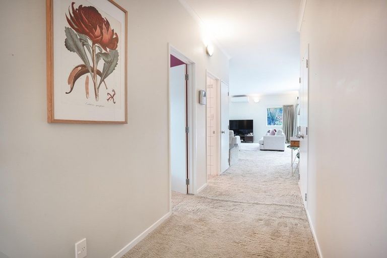 Photo of property in 18 Cloake Way, Palmerston North, 4414