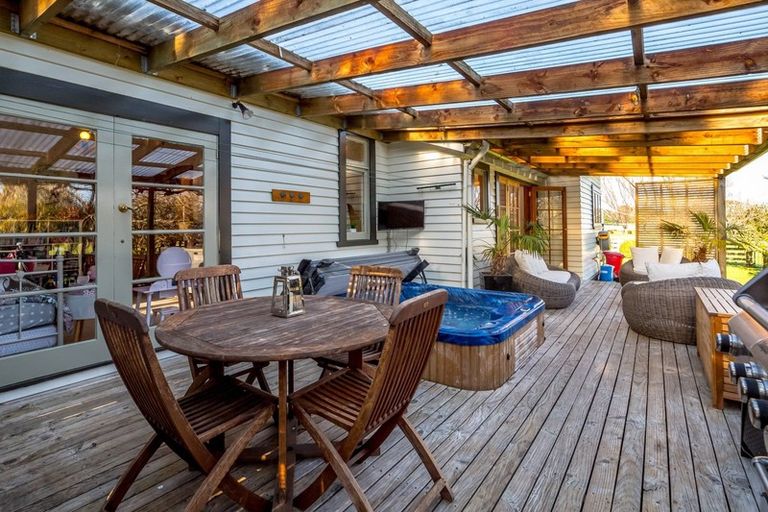 Photo of property in 80616 Masterton Road, Woodville, 4999