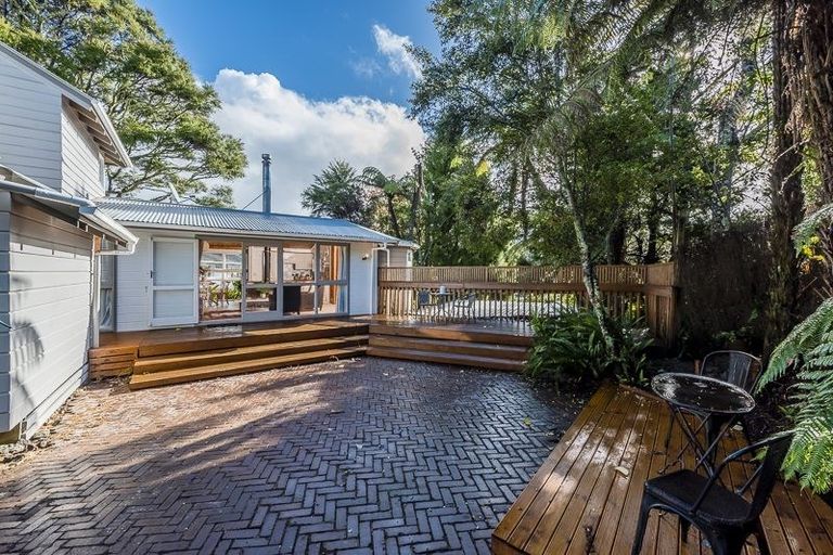 Photo of property in 18 Easter Parade, Glen Eden, Auckland, 0602