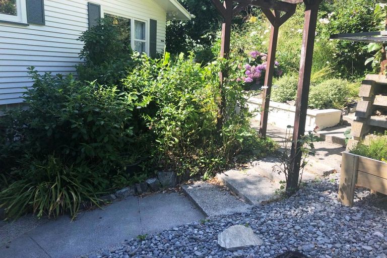 Photo of property in 4 Seaview Road, Paremata, Porirua, 5024