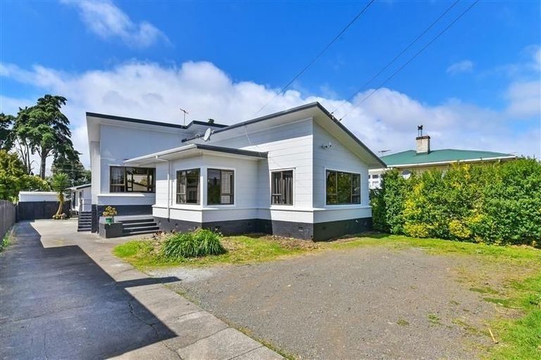 Photo of property in 52 Rosella Road, Mangere East, Auckland, 2024