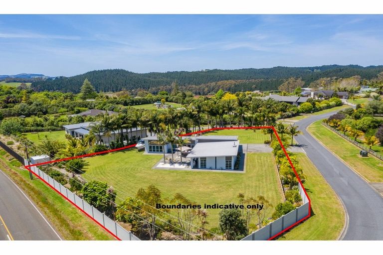 Photo of property in 1 Kotare Heights, Kerikeri, 0230