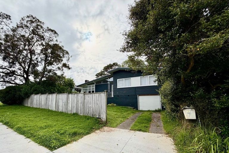 Photo of property in 23 Gill Avenue, Te Atatu Peninsula, Auckland, 0610