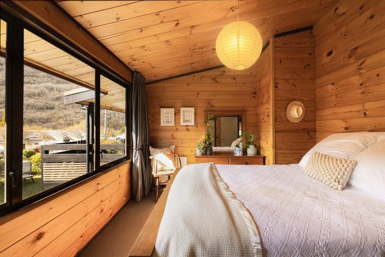 Photo of property in 8 Devon Street, Arrowtown, 9302