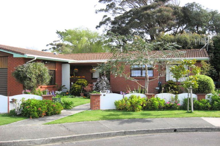 Photo of property in 19 Atarau Grove, Paraparaumu, 5032