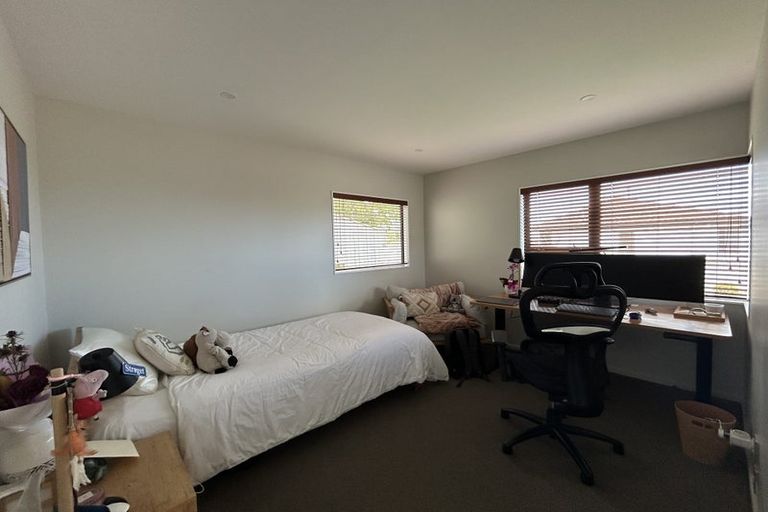 Photo of property in 39 Meadowcroft Grove, Johnsonville, Wellington, 6037