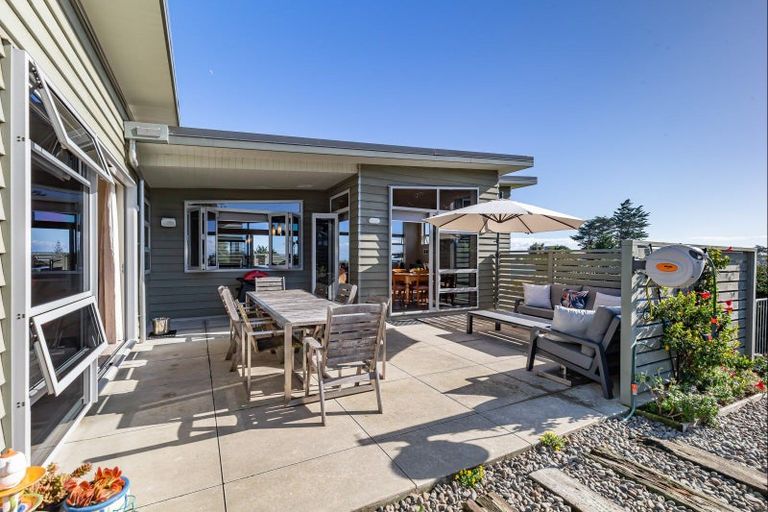 Photo of property in 31-33 Taonui Street, Waitarere Beach, Levin, 5510