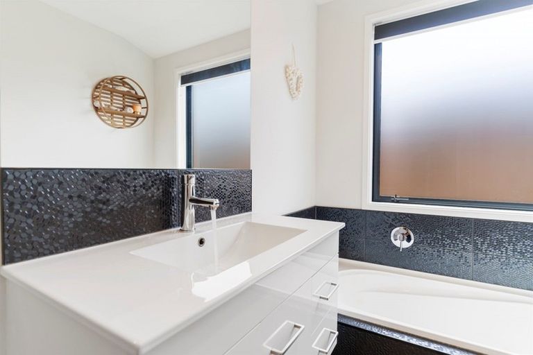 Photo of property in 14 Furlong Road, Papamoa, 3118