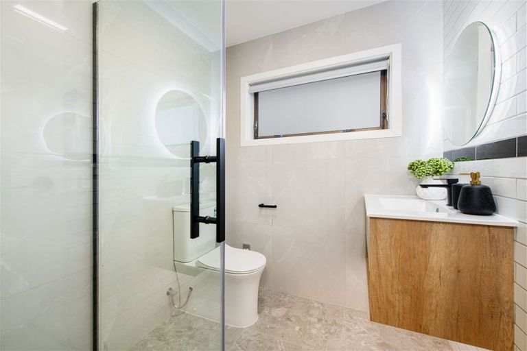 Photo of property in 2/322 Te Atatu Road, Te Atatu South, Auckland, 0610