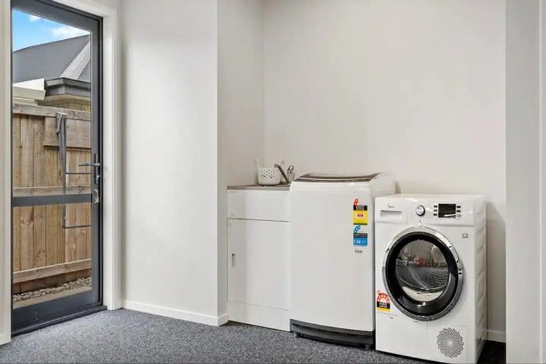 Photo of property in 1 Komata Crescent, Papamoa Beach, Papamoa, 3118