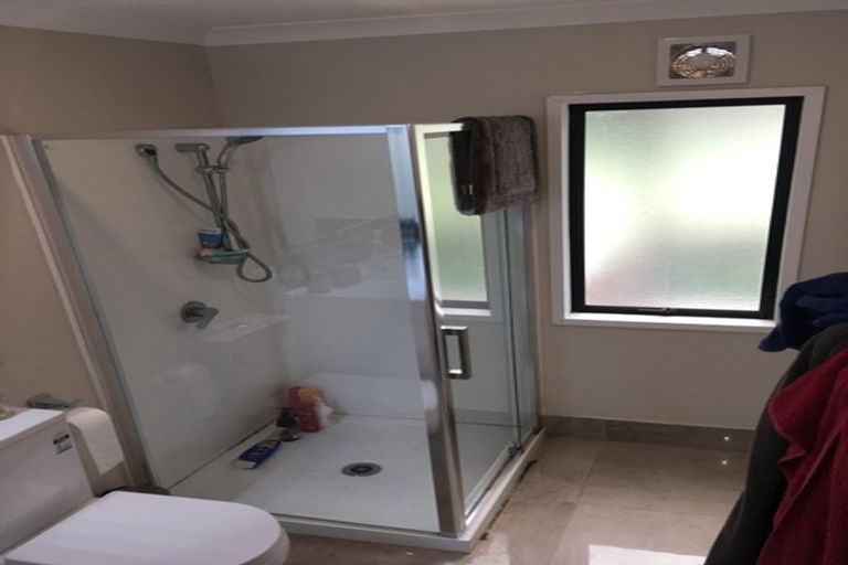 Photo of property in 15 Van Dyke Place, West Harbour, Auckland, 0618