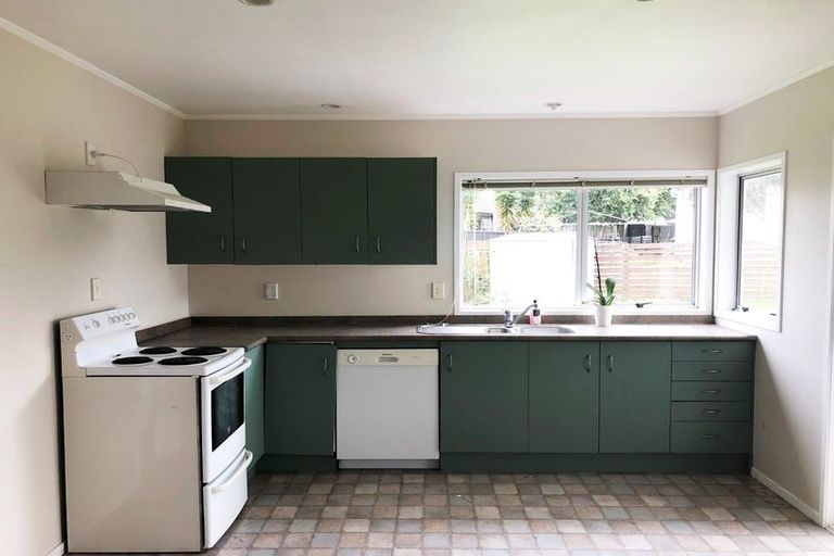 Photo of property in 17 Olena Avenue, Sunnyhills, Auckland, 2010