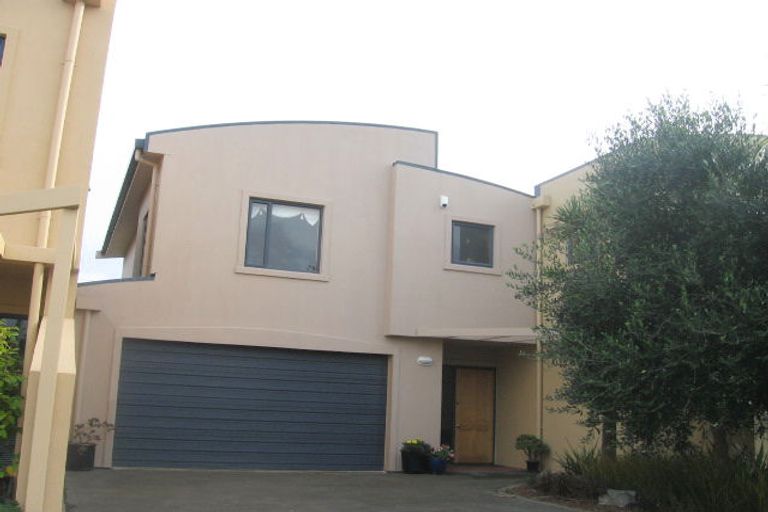 Photo of property in 18 Marina View, Paremata, Porirua, 5026